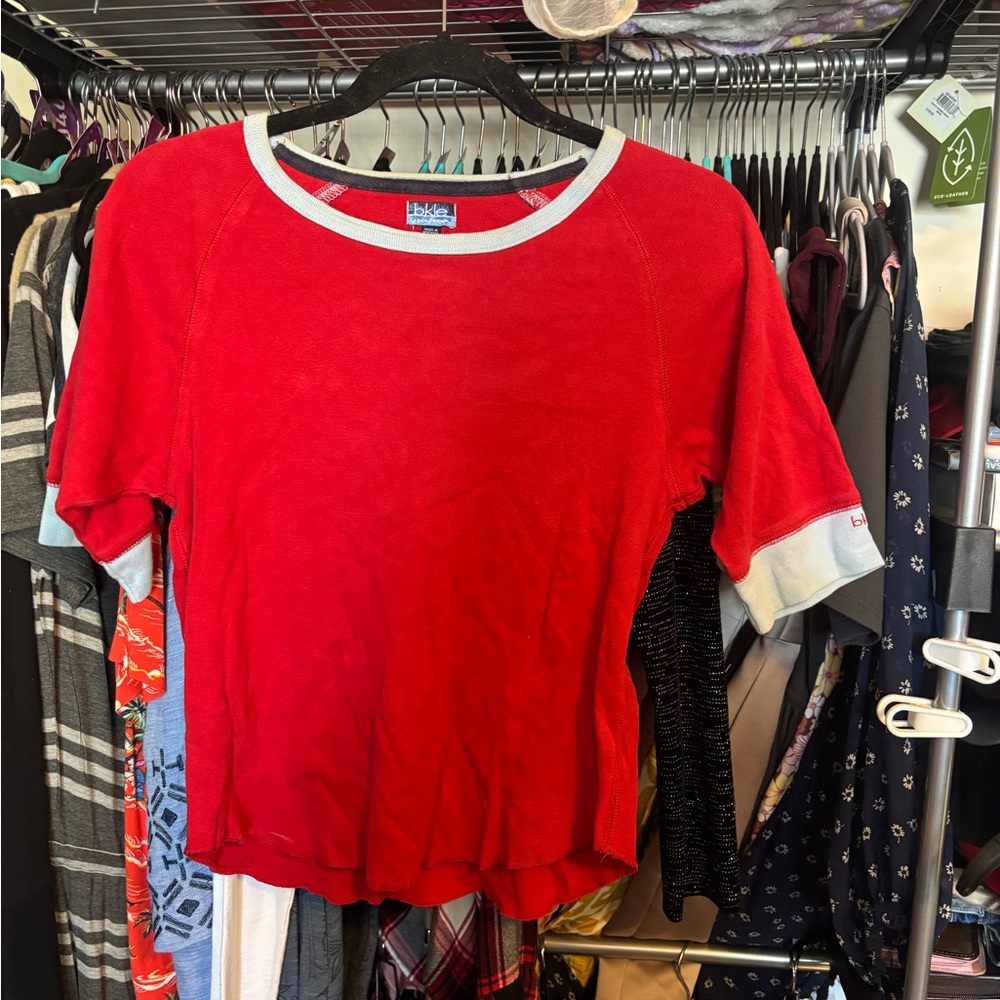 Vintage Buckle Jeans Wear Vibrant Red and Soft Gray Crop Top
